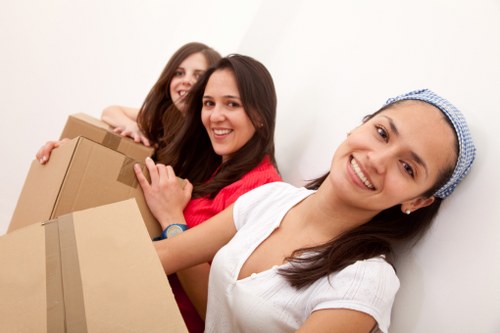 Professional packing and unpacking services in Isleworth for a stress-free move