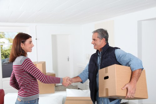 Flexible Isleworth van service for transporting furniture and boxes