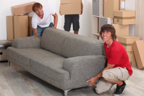Efficient packing and unpacking company in Isleworth for homes and offices