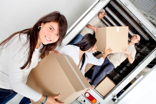 Safe packing and transport with a moving truck Isleworth